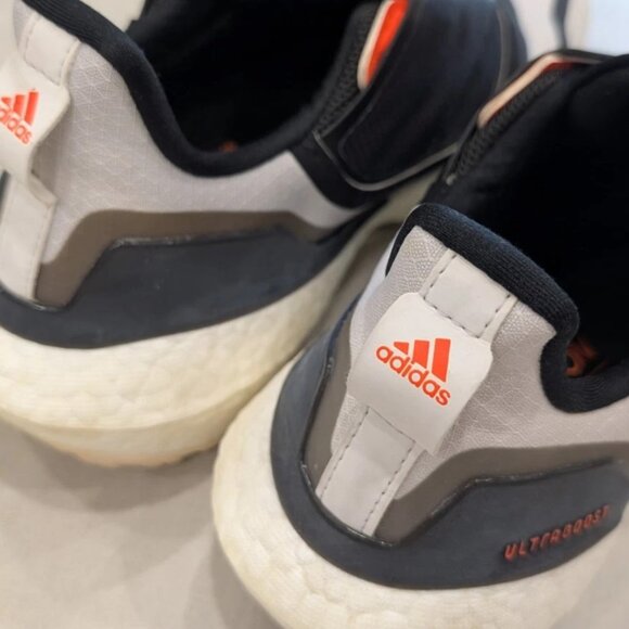 Adidas UltraBoost 22 Gore-Tex sz 8 white grey orange GX8321 - Picture 4 of 7